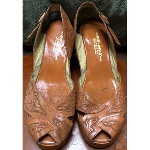 Re-Mix camel leather wedge